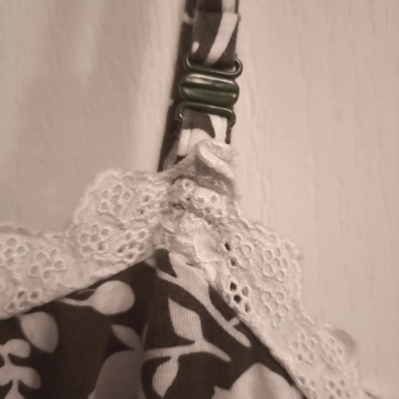 🎉Host Pick🎉Maternity and Breastfeeding Green and White Floral Top, Size S - Picture 3 of 5